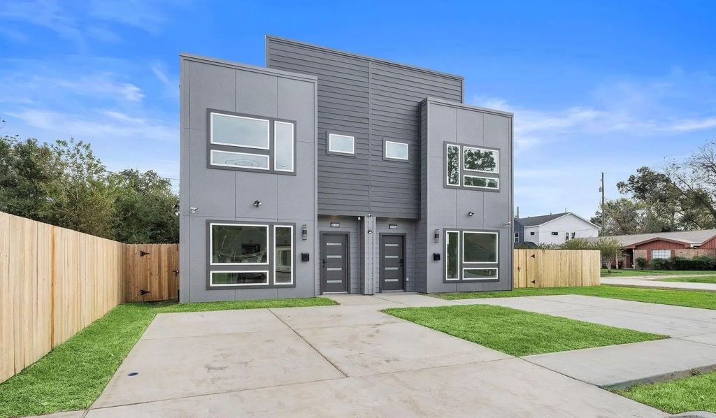 9315 Ashville Drive A B, Houston