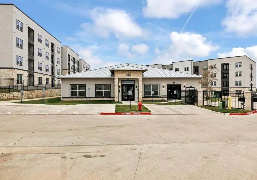 2551 N Guadalupe Street 3304, Seguin
