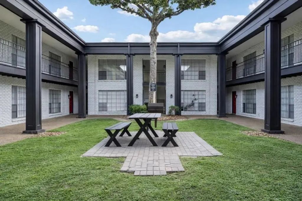 2815 Greenridge Drive 3-029, North Houston