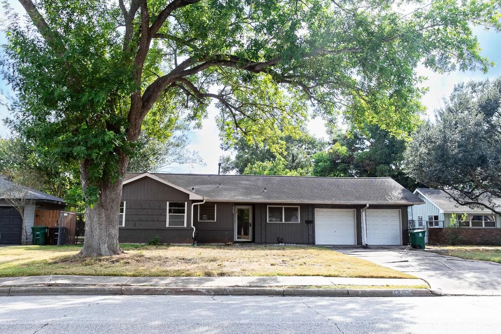 4825 Hummingbird Street, Houston