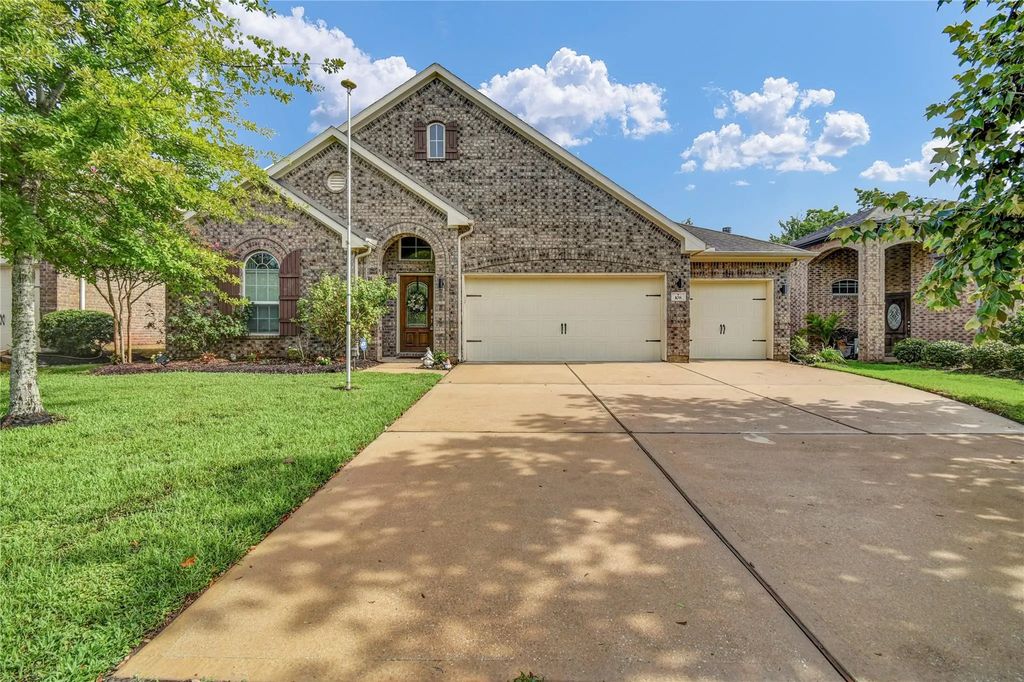 108 Woodridge Crossing, Clute