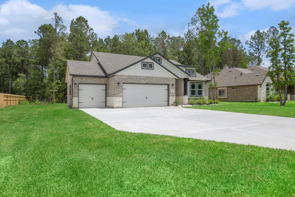 1426 Road 66113, Dayton