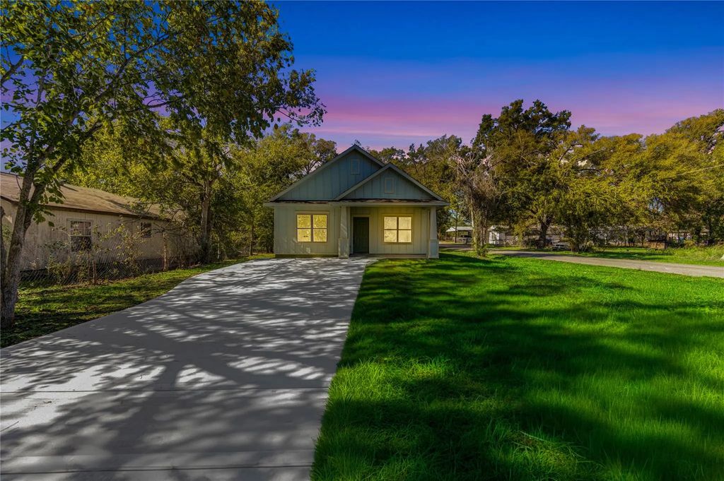 1309 Smith Street, Navasota