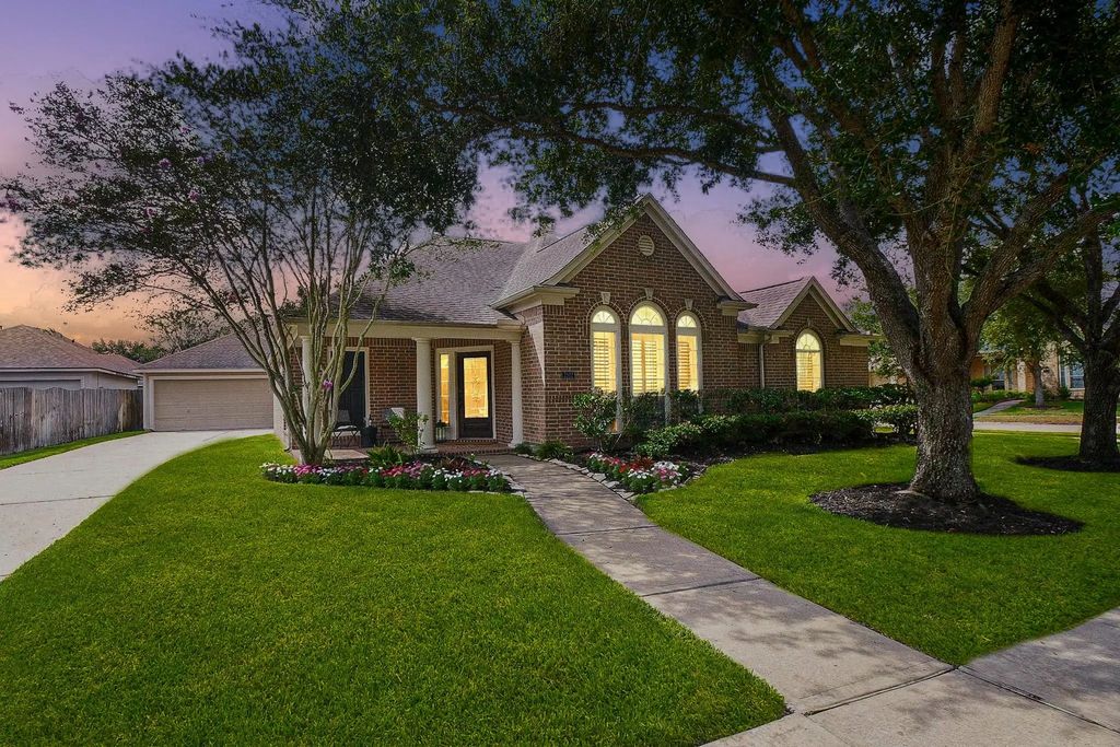2502 Quiet Lake Court, Pearland