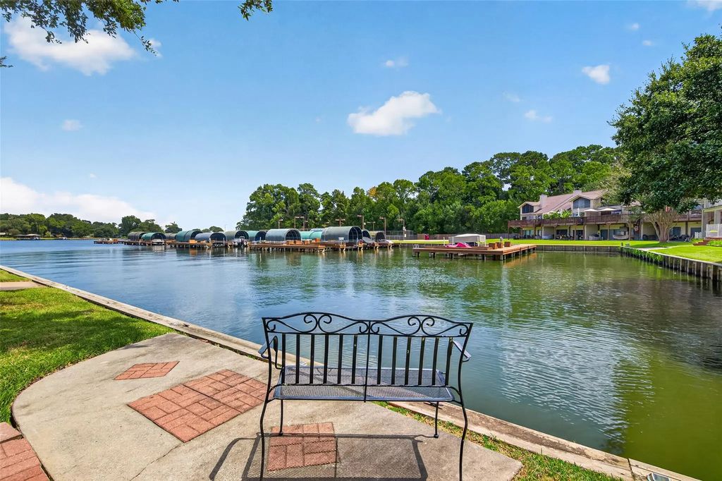 211 Lake Walden Cove, Montgomery