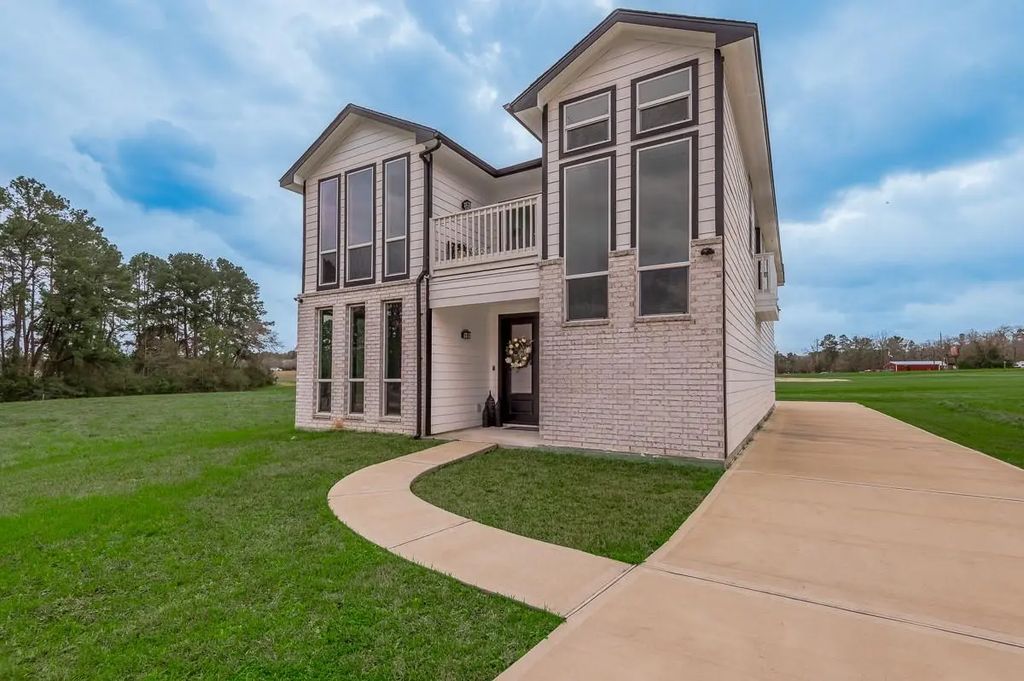 97 Oakridge South, Trinity