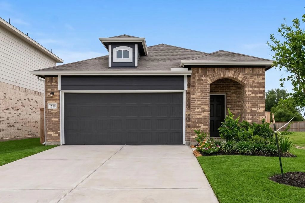 1718 Windrose Bend, Angleton