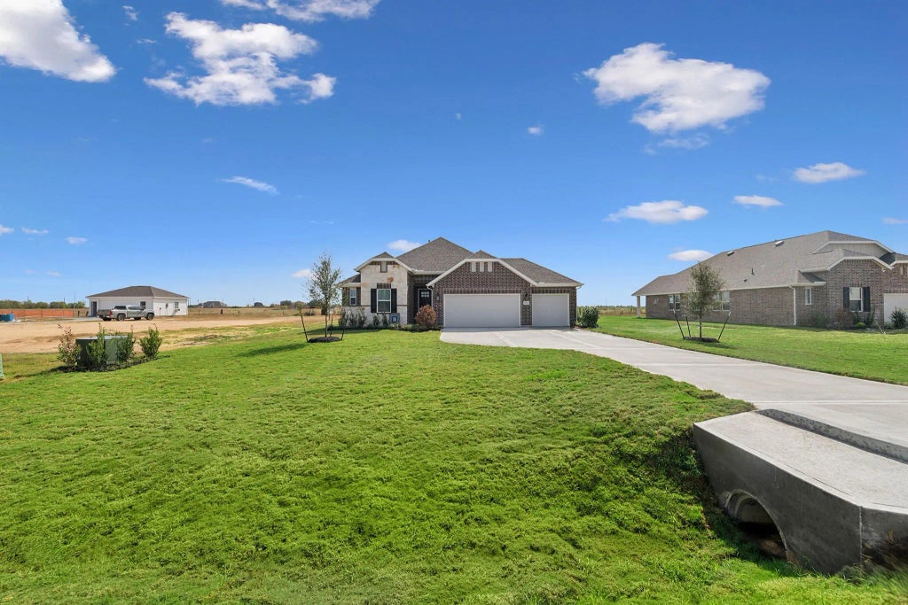 404 Cane Crossing Lake Drive, Sealy