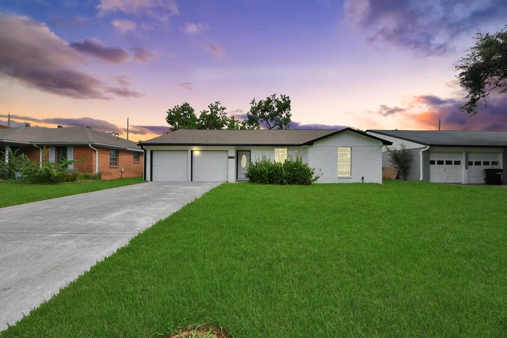 212 Harold Lane, Baytown