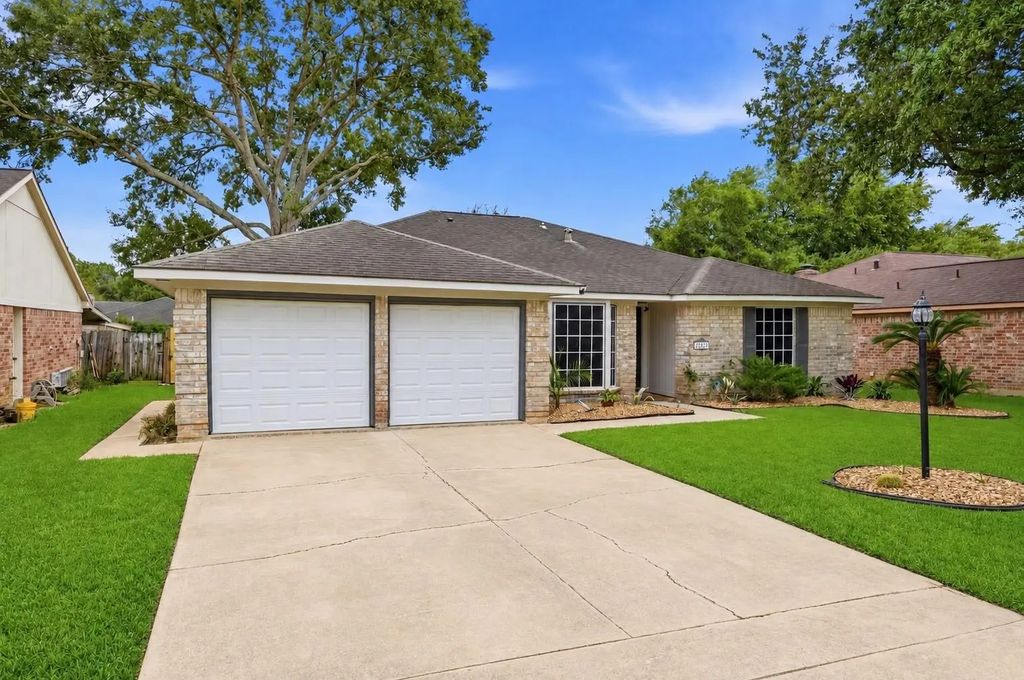22327 Smokey Hill Drive, Katy