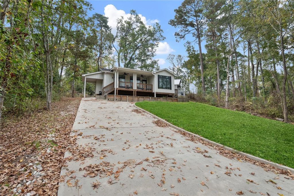71 White Oak Street, Point Blank