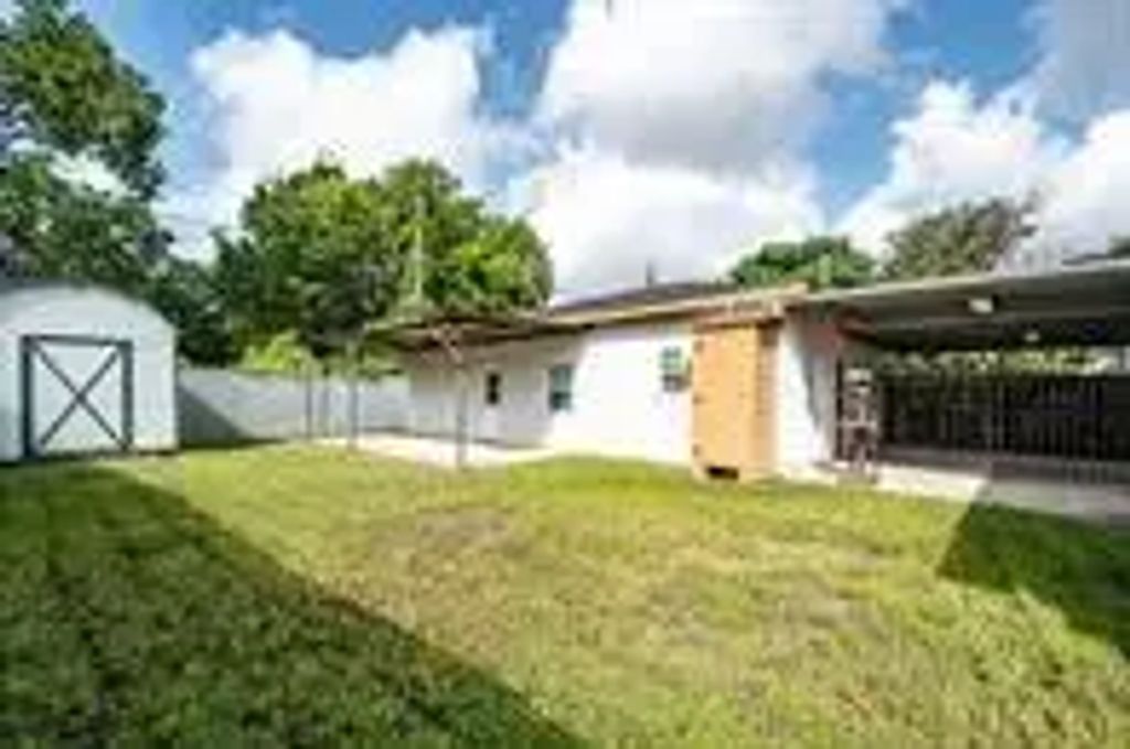 9514 Rhode Island, Houston