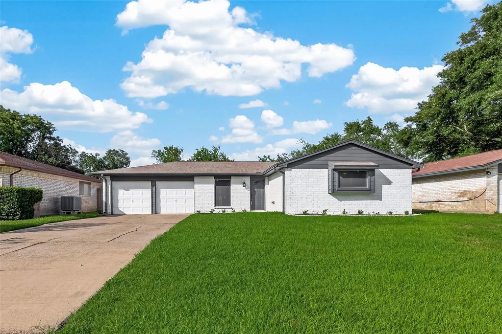 16619 Tibet Road, Friendswood