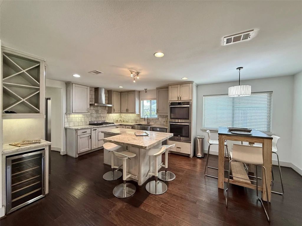 5638 Grape Street, Houston