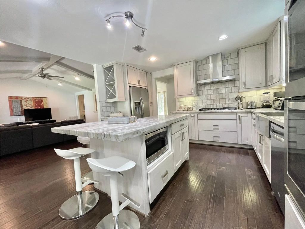 5638 Grape Street, Houston