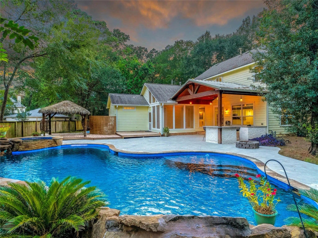 255 S Crimson Clover Court, The Woodlands