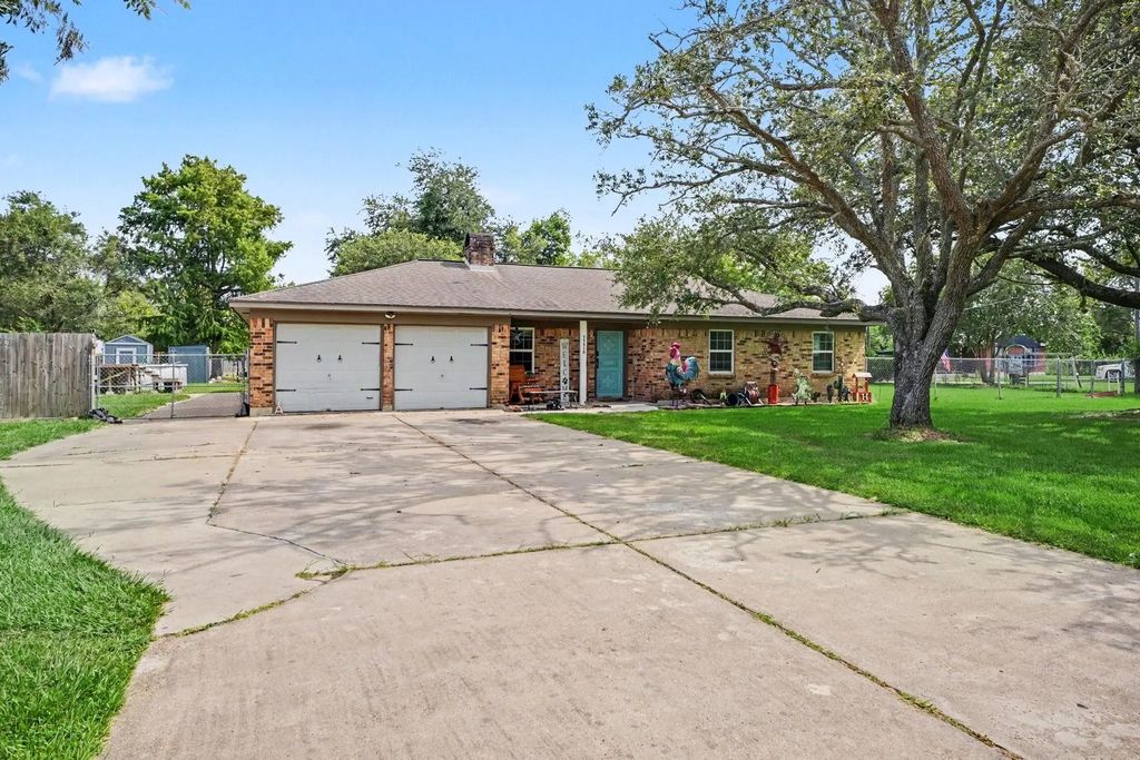 17310 Mcdonald Road, Alvin