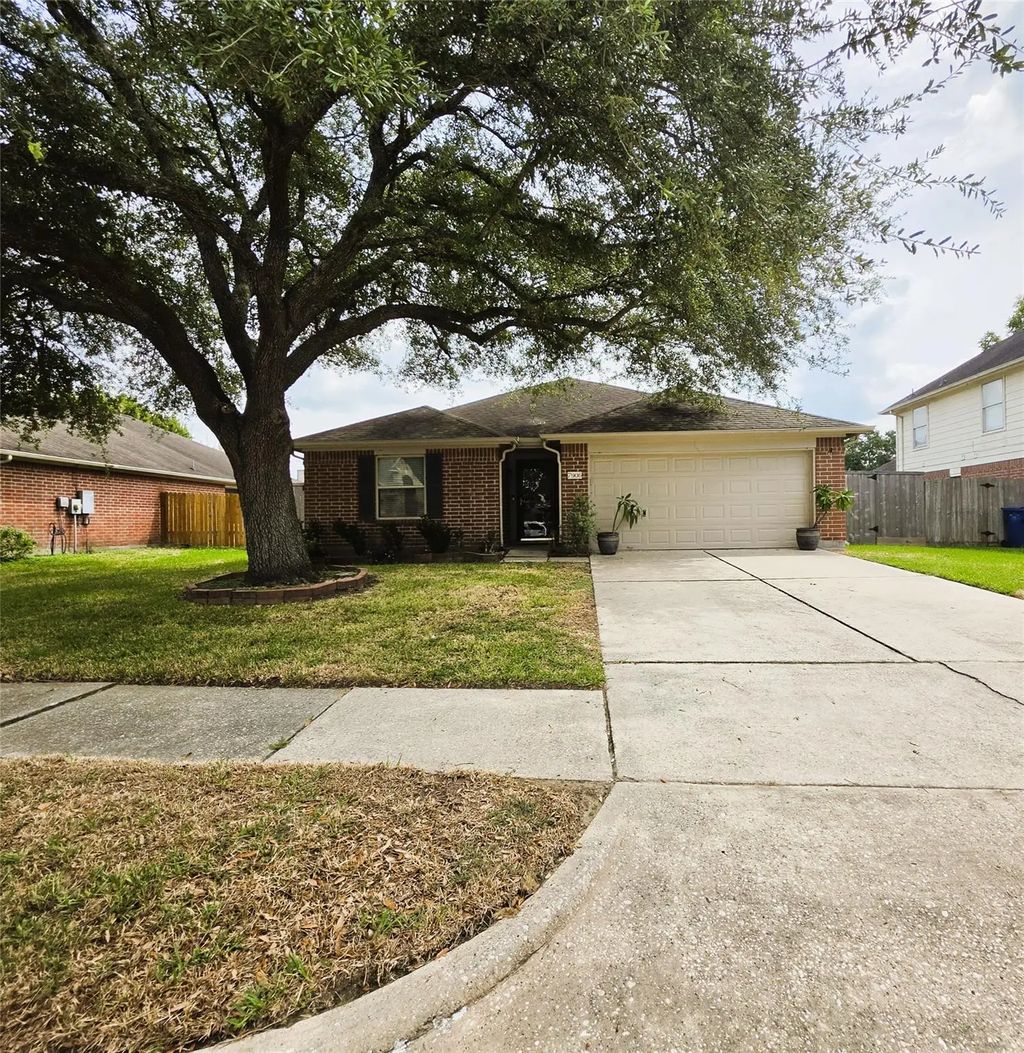7906 Sundance Court, Baytown