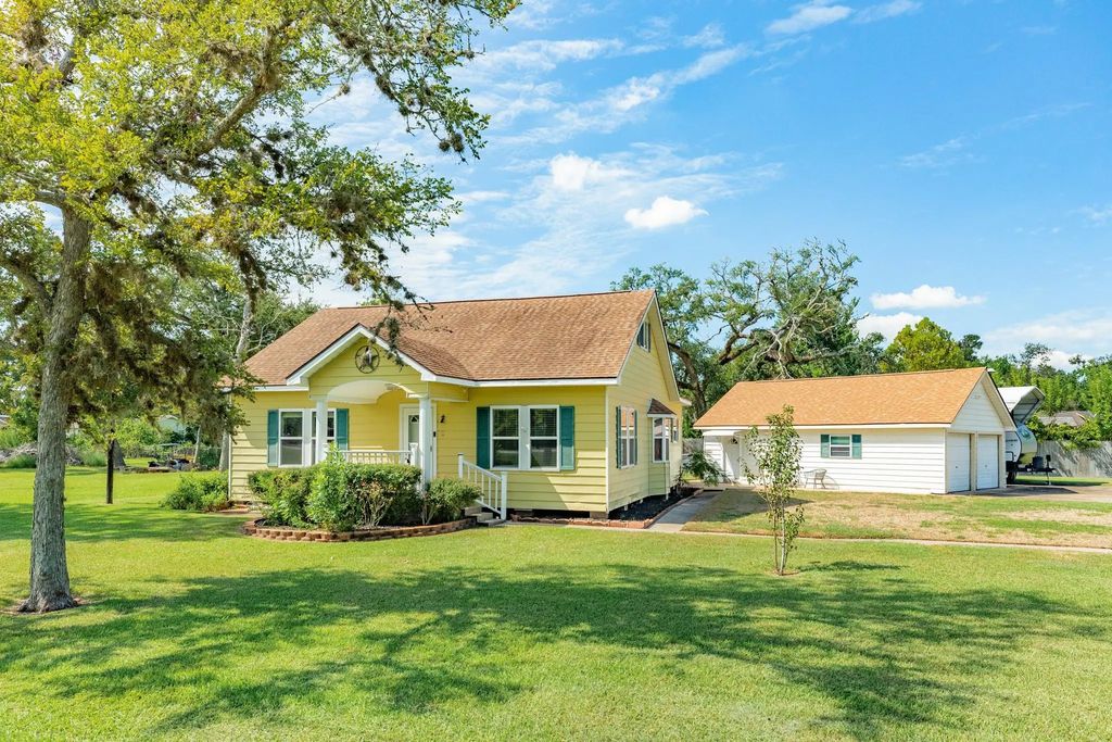 402 Goliad St Cr 821, Clute