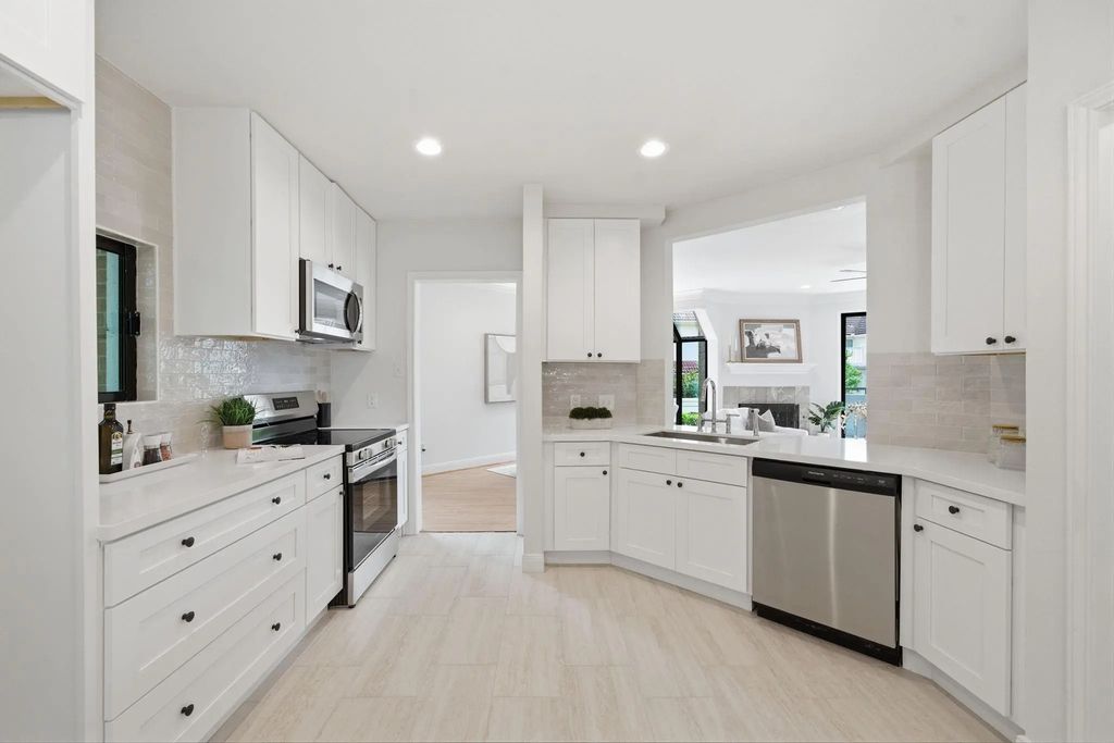 1723 Enterprise Avenue, League City