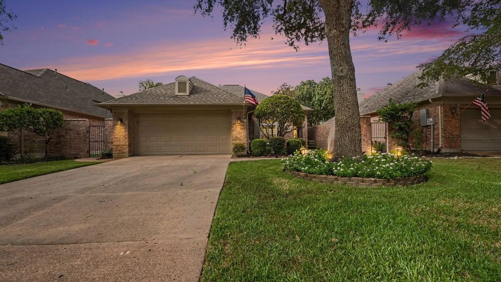 2423 Thorndon Park Court, League City