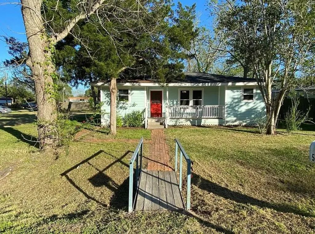 502 Chestnut Street, Brazoria