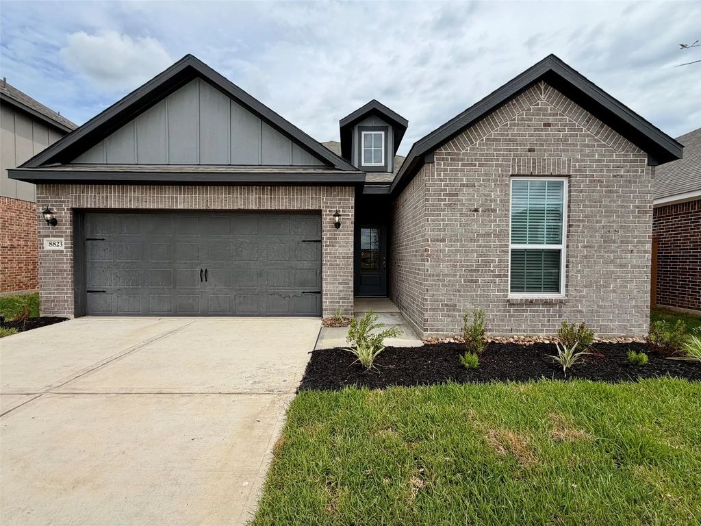 8823 New Jade Drive, Iowa Colony