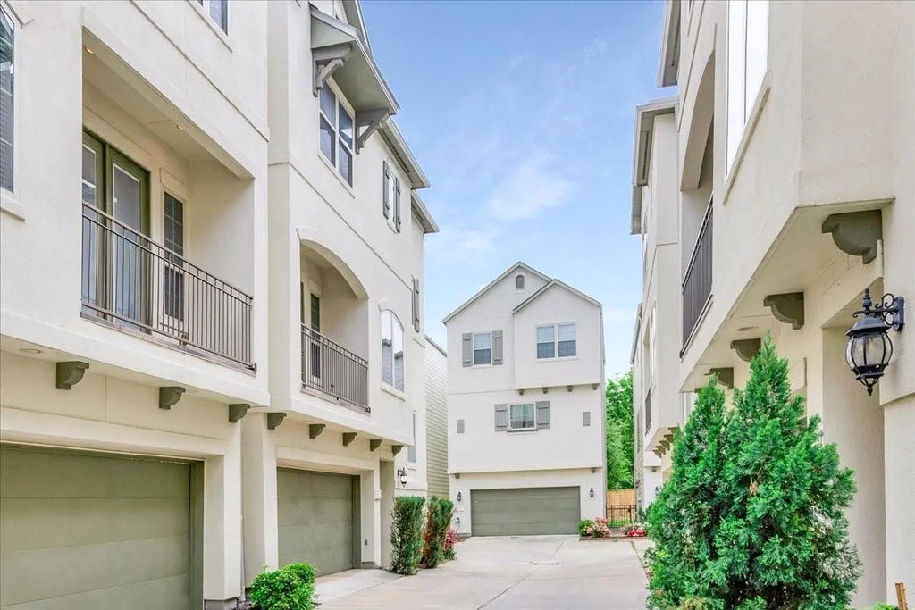 8227 Cambridge Street, Houston