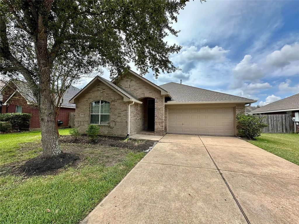 2608 Courtyard Lane, Pearland