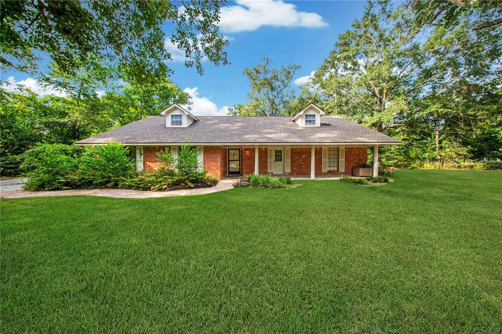 8726 Dogwood Drive, Tomball