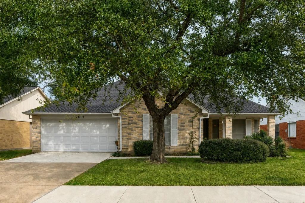 2819 S Peach Hollow Circle, Pearland