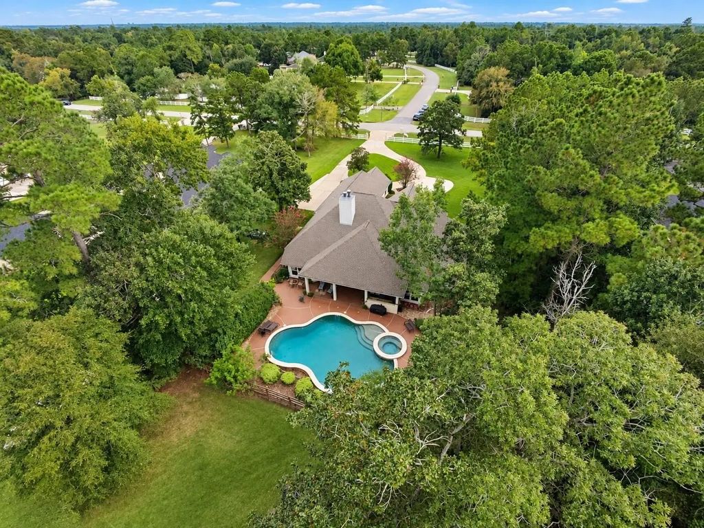 9135 Grand Lake Estates Drive, Montgomery