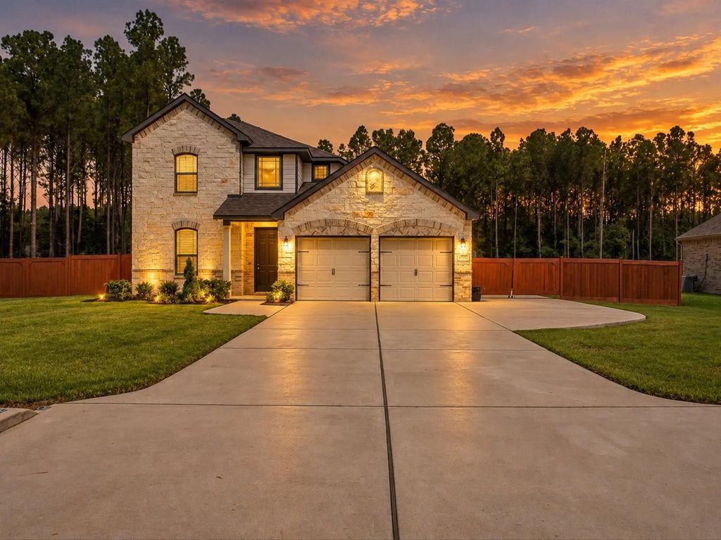1563 Road 66114, Dayton