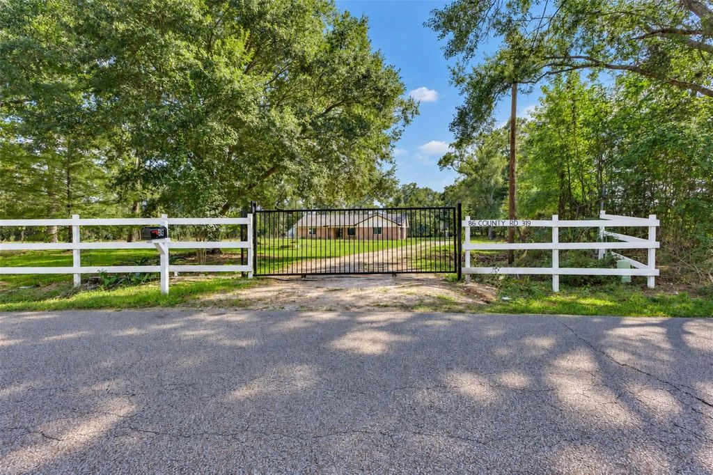 86 County Road 319, Cleveland