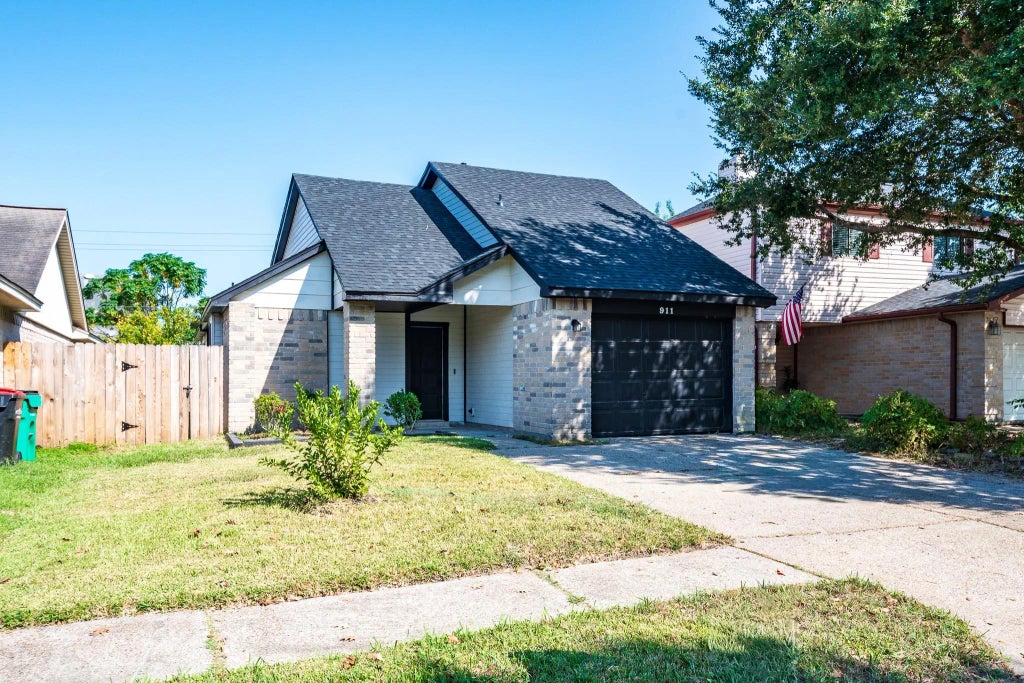 911 Briarcreek Drive, Baytown