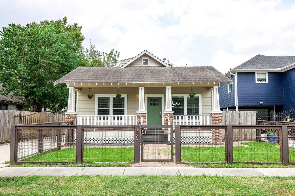 1307 Walton Street, Houston