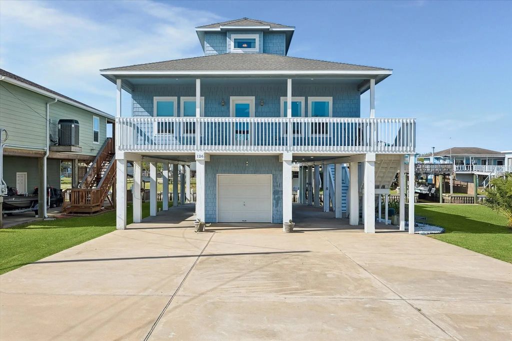 126 Driftwood Road, Freeport