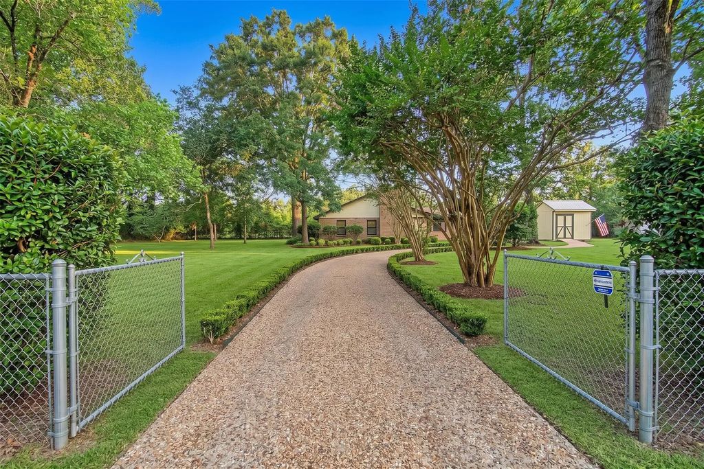 6556 Golden Oaks Drive, Conroe