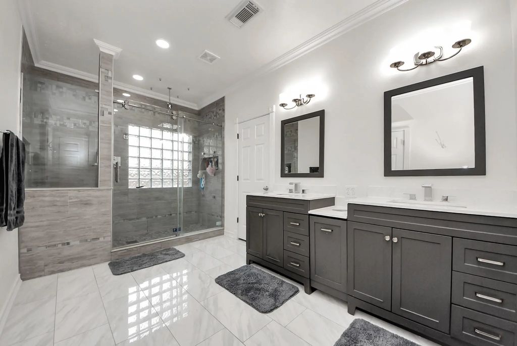 915 Hinsdale, Magnolia