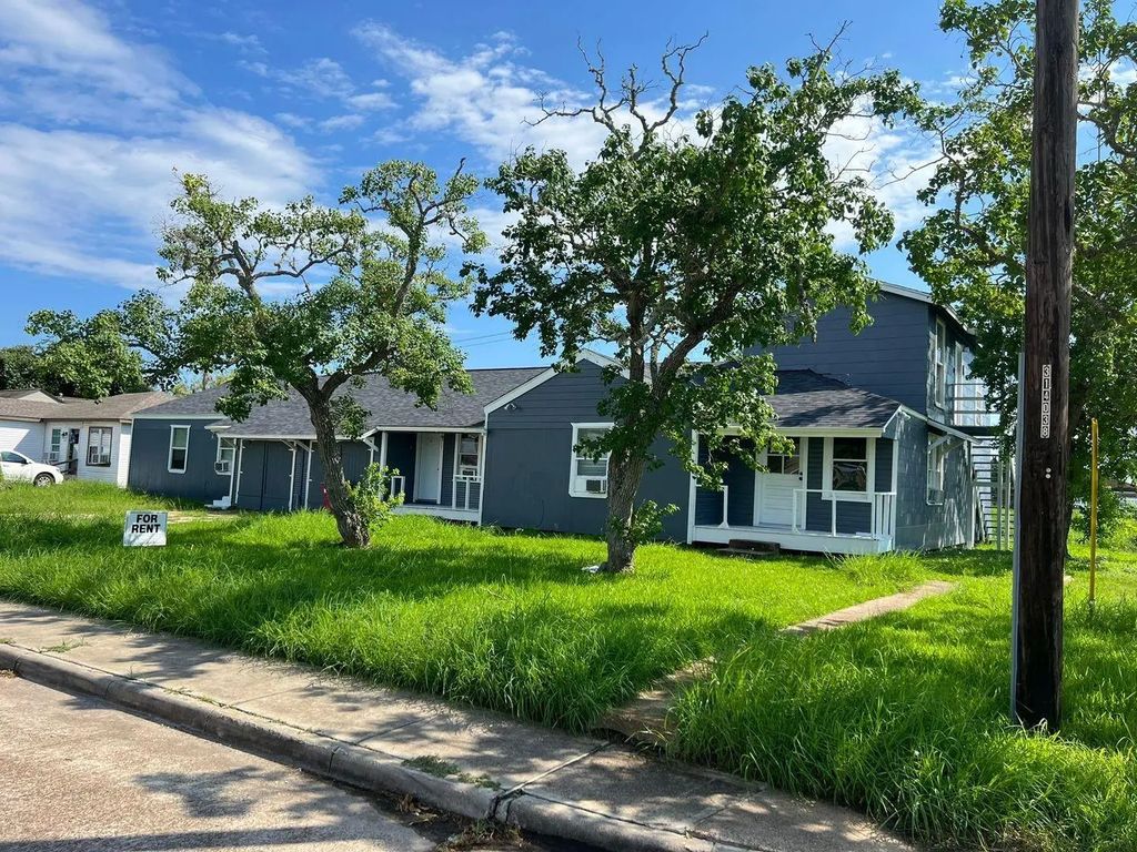 527 W 8th Street, Freeport