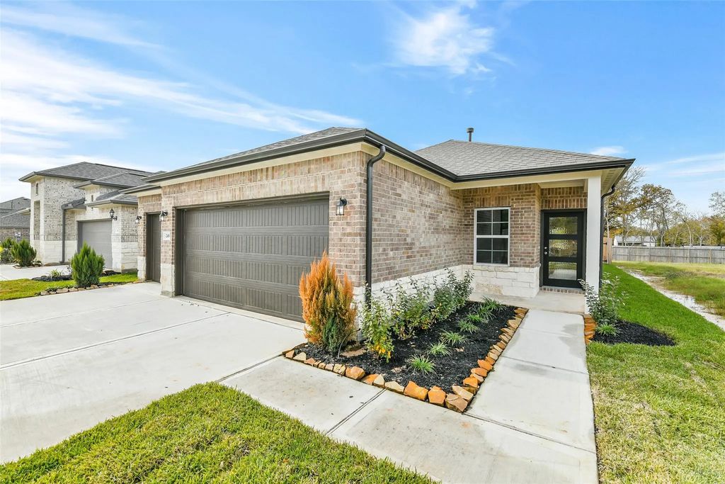245 Harlingen Drive, Magnolia