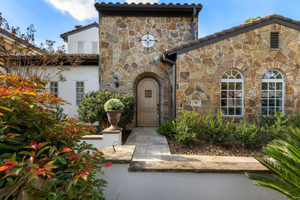 38 N Player Manor Circle, The Woodlands