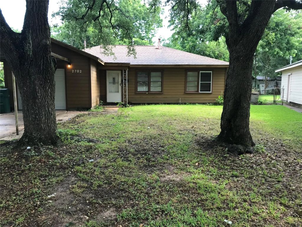 2702 N Camp Circle, La Marque