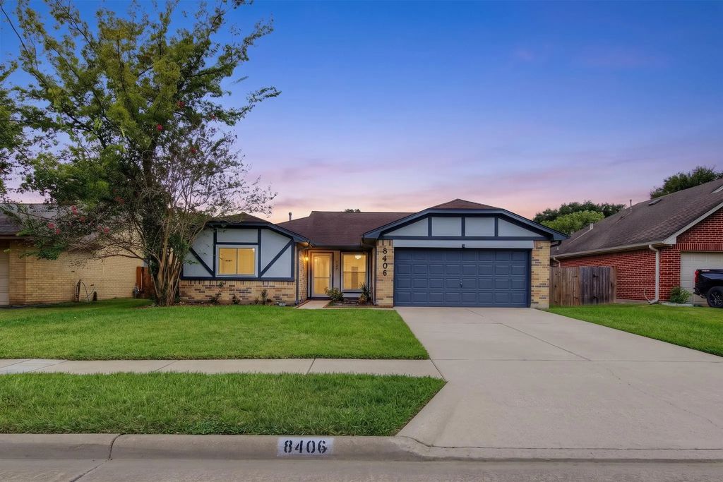 8406 Woodland Willows Drive, Houston