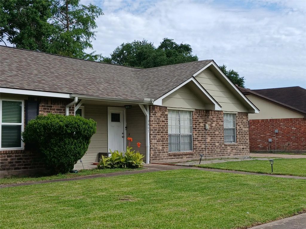 3807 Quiet Place Drive, Houston
