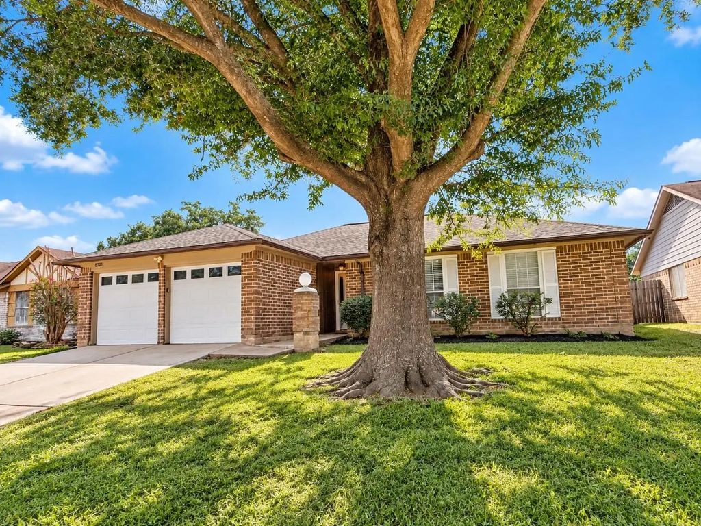 6703 Loch Bruceray Dr, Houston