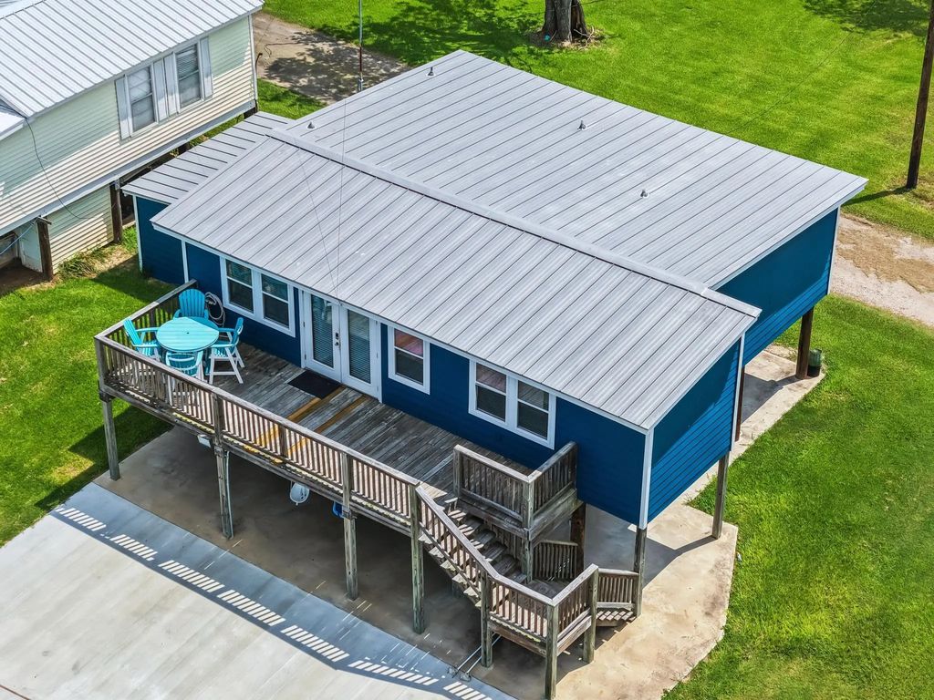 291 Private Road 670, Matagorda