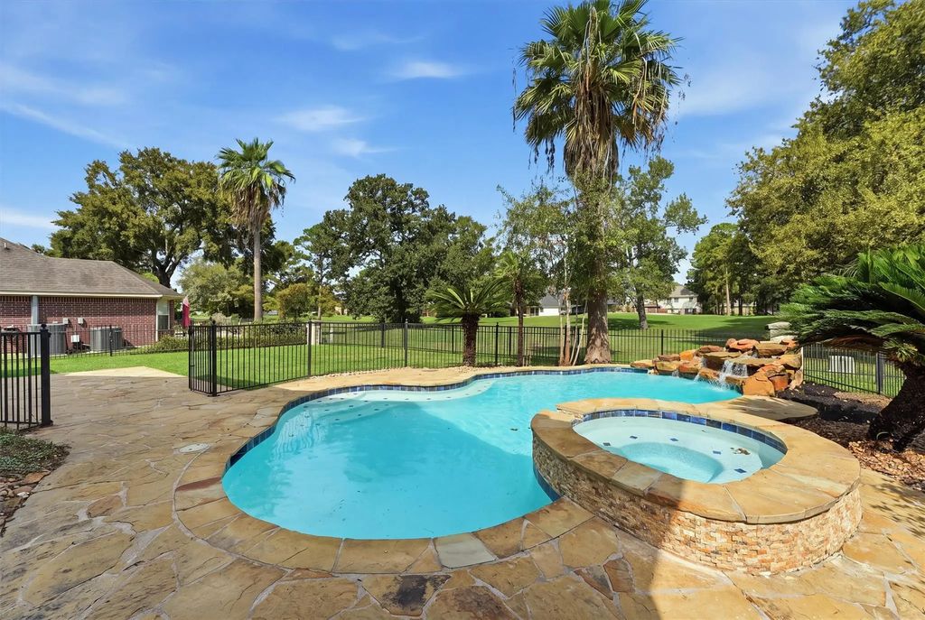 8407 Malardcrest Dr, Humble