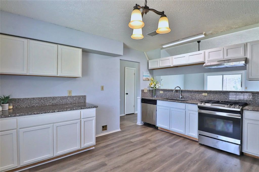 2706 S Brompton Drive, Pearland