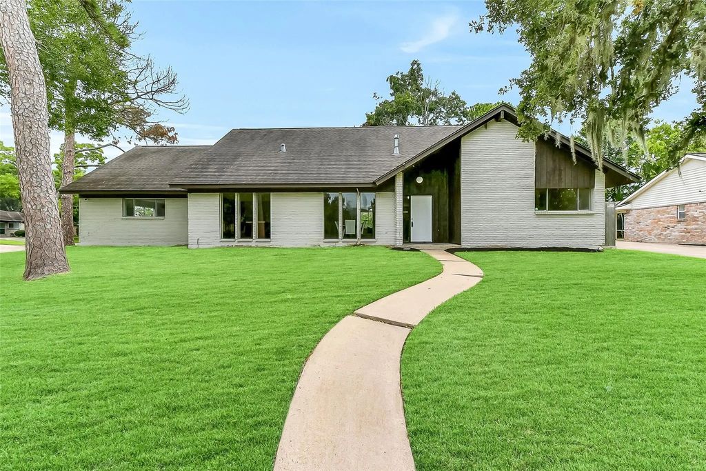 15503 Wandering Trail, Friendswood